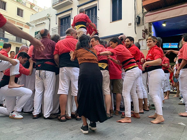 お尻に手を伸ばす瞬間。現行犯です