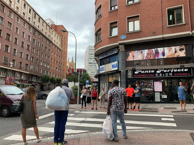 ビルバオの街中。漢字の看板も見える