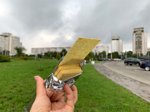 平たい棒状のポテトチップスを４箱購入。食べやすくて軽い食感が美味しくてお気に入りに！