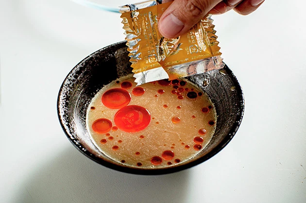 b級フード研究家 野島慎一郎のバカレシピ 材料はカップラーメンだけ 奥深いうま味がヤバい シーフードキムチチヂミ 写真 ニュース 週プレnews 週刊プレイボーイのニュースサイト b級フード研究家 野島慎一郎のバカレシピ 材料はカップラーメンだけ 奥深いうま味がヤバい シーフードキムチチヂミ 写真 ニュース 週プレnews 週刊プレイボーイのニュースサイト