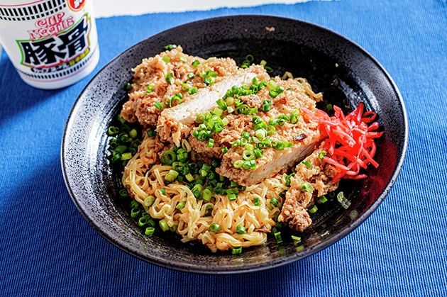 （５）完成！「旨辛豚骨とんかつの焼きラーメン」
