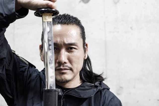 ４００人斬り、７７分ワンカットアクションの映画『狂武蔵』が９年の時を経て公開。主演・坂口拓「合戦の後半に、武蔵が降りてきた」