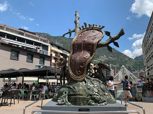 サルバドール・ダリからの贈品「時計の貴族」