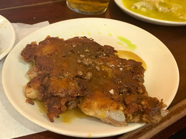 一皿はオススメでお願いしてみた。多分ポークリブかな！