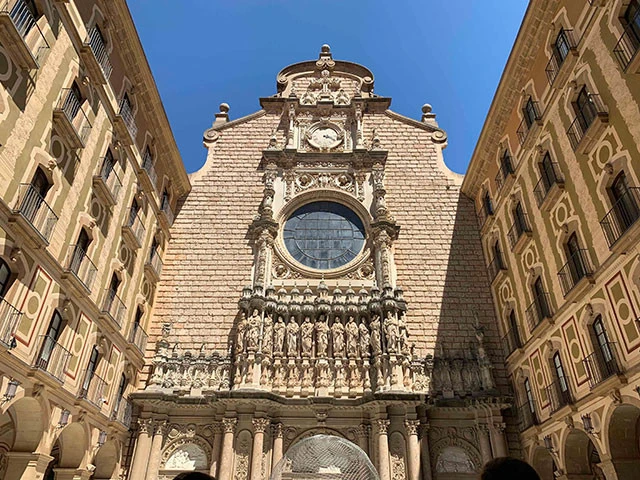 ベネディクト会のサンタ・マリア・モンセラット修道院付属大聖堂