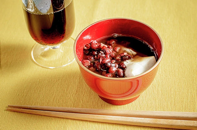 【Ｂ級フード研究家・野島慎一郎のバカレシピ】コーラ独特の甘みと香りがヤミツキになるおしるこ！「おしるコーラ」