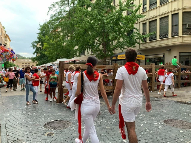 夜になるにつれ街中に人が増えてきた