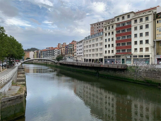 ビルバオの中心部を流れるネルビオン川