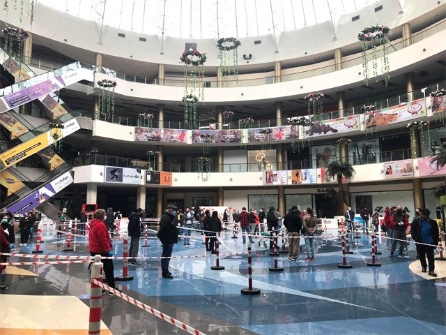 大型スーパーの様子