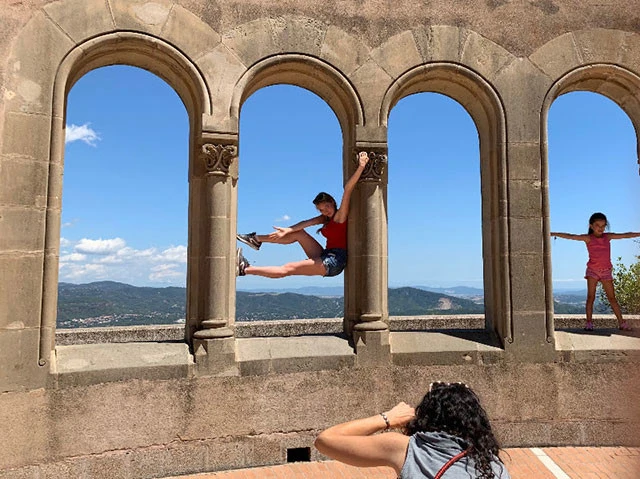 キュートなミラのアメージングなポージング