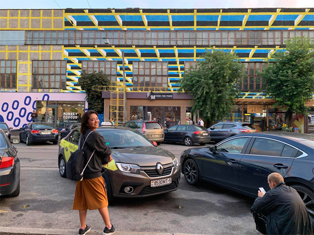 工場エリアは屋外アートの宝庫！　これは『地平線』という作品