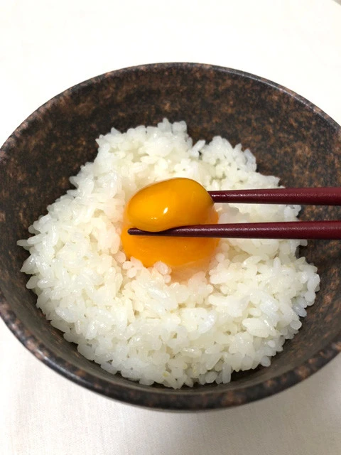 冷凍卵をのせたご飯もリッチな味わいに
