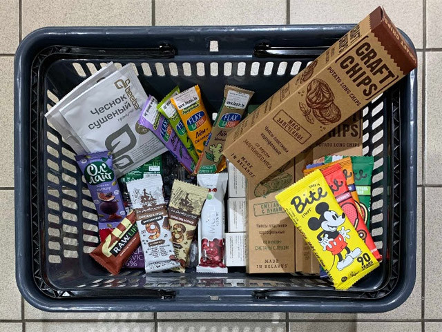 スーパーで爆買い。ポテチ、プロテインバー、調味料、歯磨き粉など