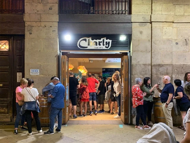 待ち合わせ場所のバル「Ｃｈａｒｌｙ」