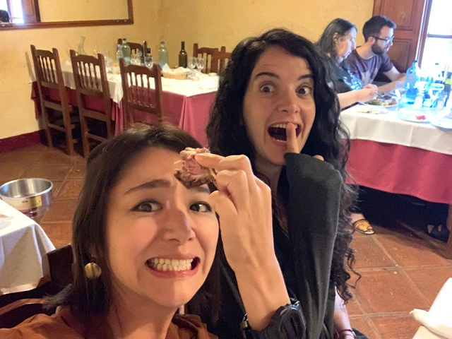 この骨の破片が私のオデコにヒットした