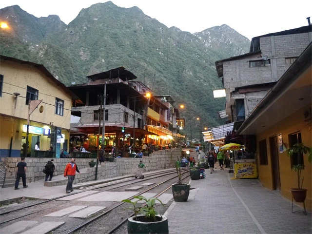 そこそこリゾート化していて、なんだかひなびた日本の温泉街みたいなマチュピチュ村