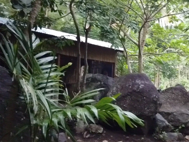 一応着替えの小屋はある。入浴料１００００ルピア（約８０円）