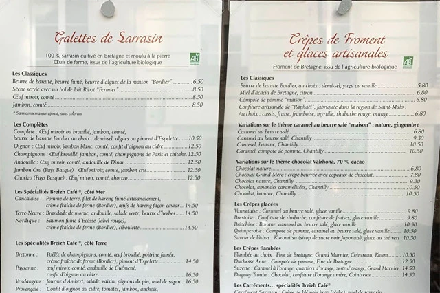 「Breizh Cafe」のメニュー。注文したのは右一番上の5.8ユーロのもの。「Crepes」って書いてた!