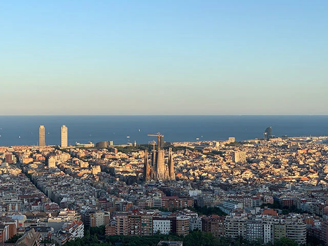 サグラダファミリアと比べてみる?