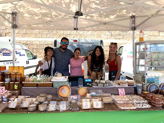 安値ではないが、確かなクオリティーの食品が売られるマーケット