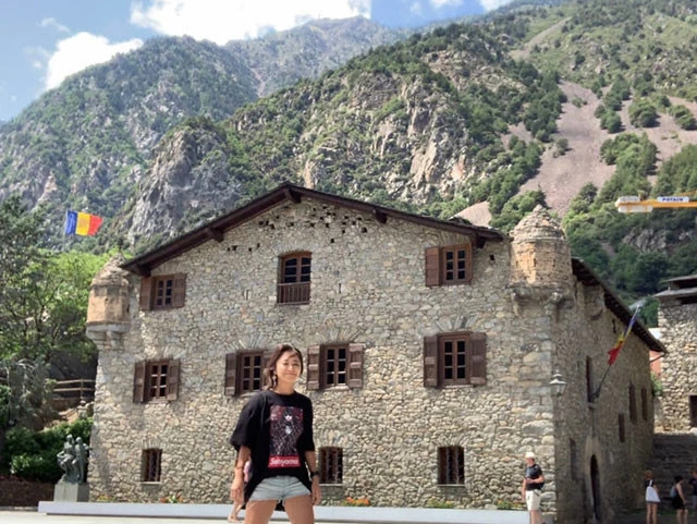 16世紀に建造された「カサ・デ・ラ・バル」は世界最古にして最小の国会だとか