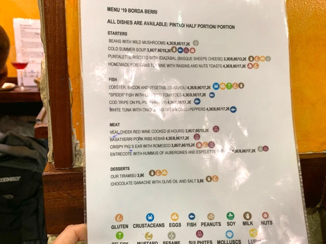 メニュー。サイズは大中小とあるのが良心的