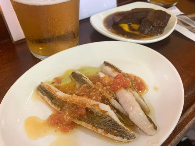 スパイダーフィッシュと書かれたお魚とトマト