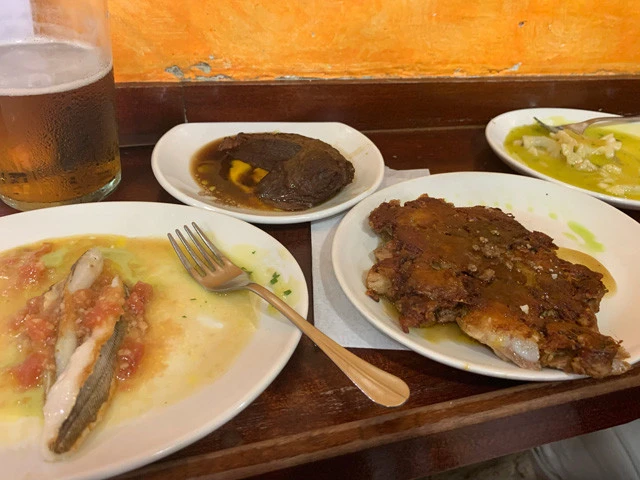 タパスもまた様々なスタイルがあるが、いわゆる小皿料理