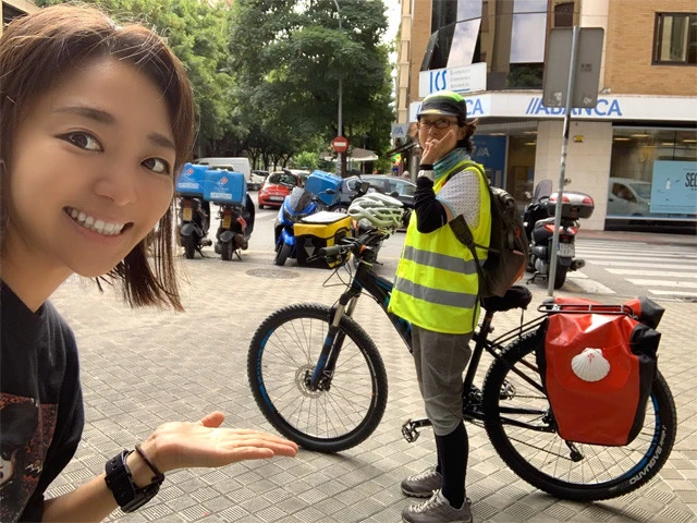 旅人マリーシャの世界一周紀行：第２６７回「バックパックに白いホタテ貝を付けた巡礼者たちはどこへ行く？」