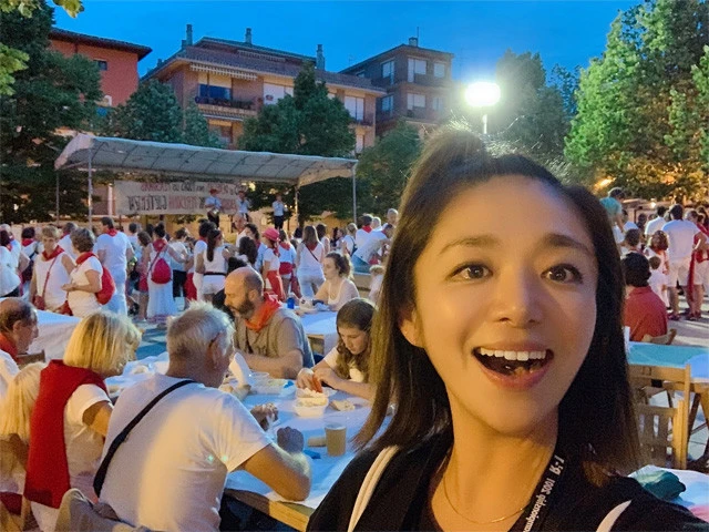 宿前の広場もいつの間にか人でいっぱい!