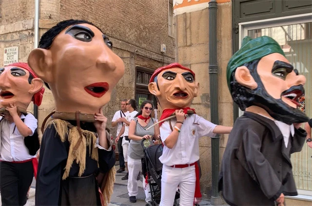 続々とやってくる大頭たち