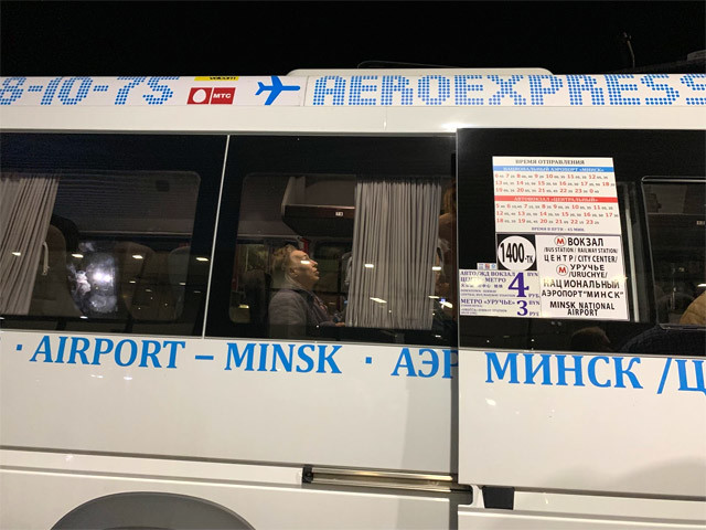 空港からのミニバスは４ルーブル（約１８０円）