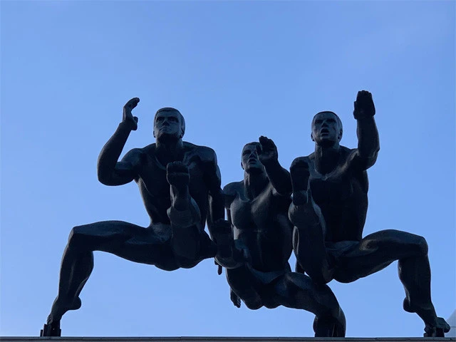 躍動感のあるオブジェ