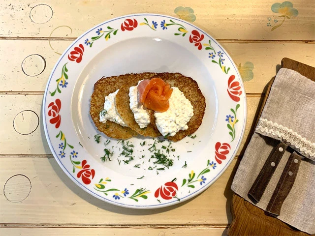 ベラルーシ郷土料理のチェーン店「ヴァシリキ(Vasilki)」のドラニキ