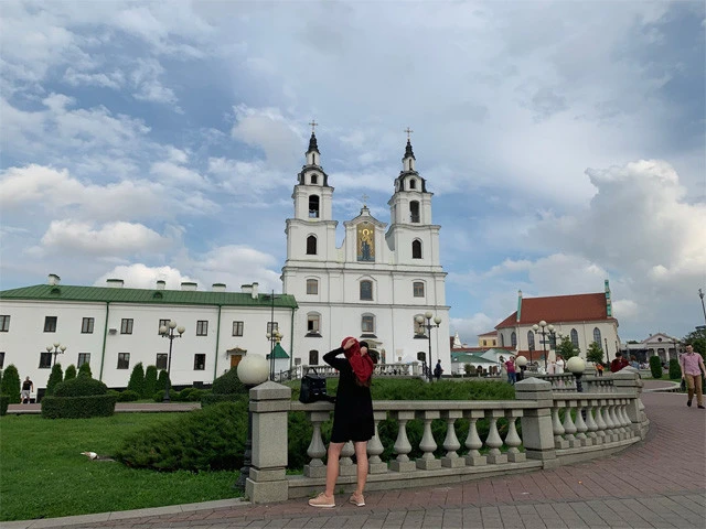 緑屋根の聖霊大聖堂。1633年にカトリック教会の修道院として建てられ、1852年にロシア正教の教会になった