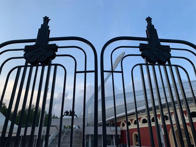 門にはオリンピック五輪のデザイン