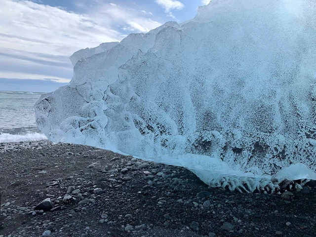 青い宝石のような流氷