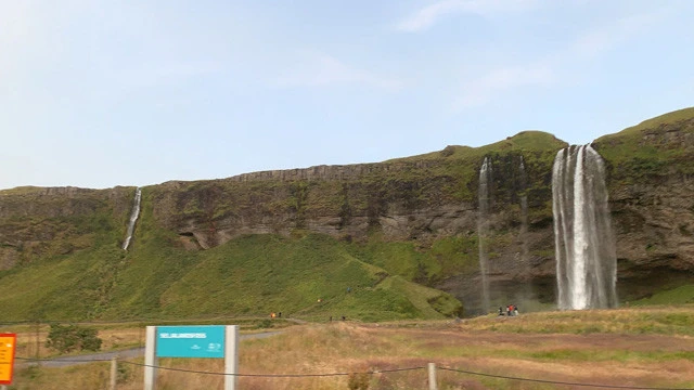 裏見の滝「セリャラントスフォス」へ寄り道。滝の裏側に行かなかったことを後悔