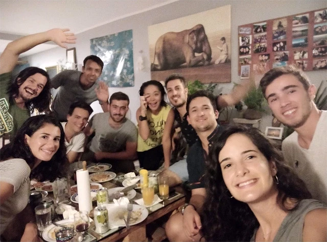 旅人マリーシャの世界一周紀行：第２８４回「世界の仲間がふるまう手料理は、大体"丸くて平たいもの"だった！」