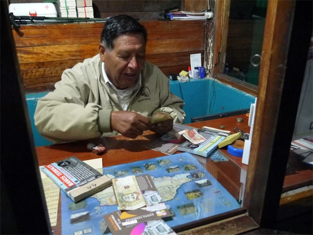 ２０１４年当時の入浴料１０ソル（約３００円）