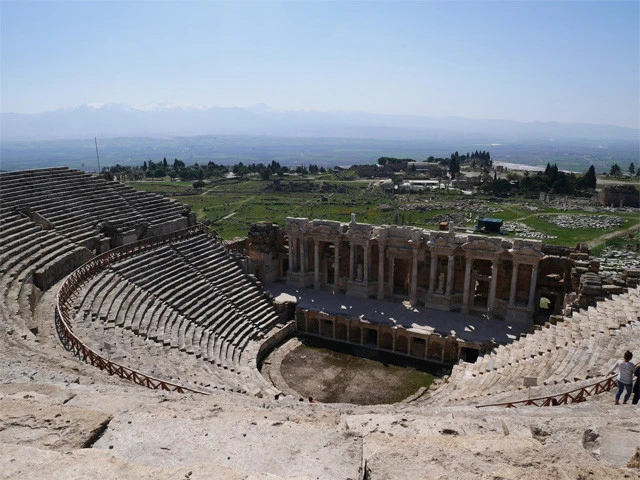 世界遺産ヒエラポリスのローマ時代の円形劇場