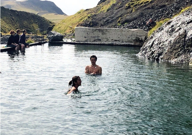 ヌルヌルのお湯を顔にかけないで！