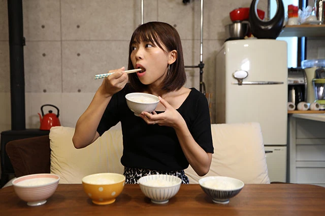 食レポ・山根七星。『おはようコールABC』(朝日放送)など関西のテレビ番組での食レポも好評。オリックスバファローズの主催試合ではスタジアムレポーターを務めている