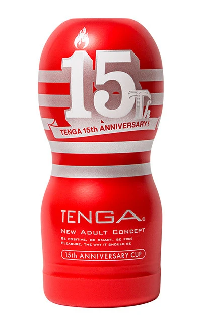 対象年齢１８歳以上の商品を税込５，０００円以上購入でもらえる１５周年記念ＴＥＮＧＡ。またアパレルや雑貨など年齢制限のない商品を税込５，０００円以上購入すると、１５周年記念スペシャルバンダナがもらえる