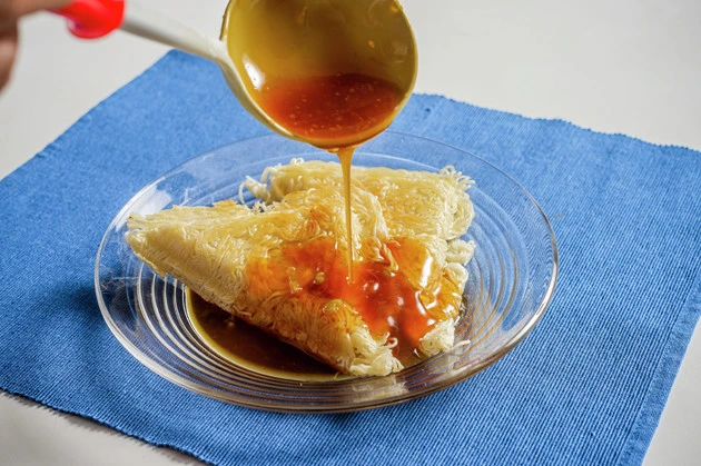 【B級フード研究家・野島慎一郎のバカレシピ】夏の風物詩のそうめんを冬でも激ウマに楽しめる!「そうめんのあんかけホットサンド」