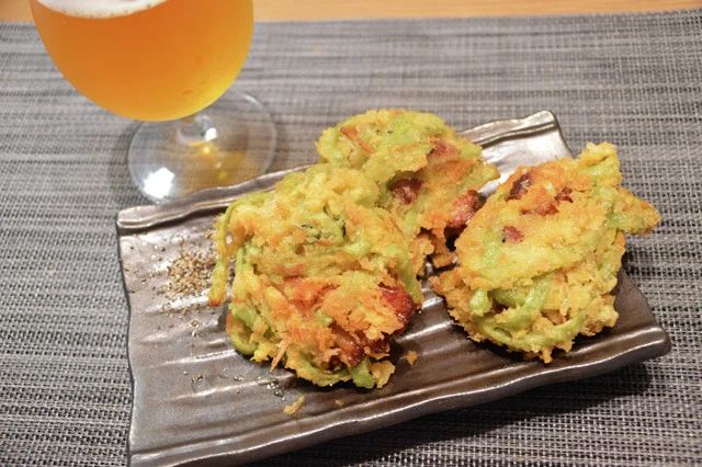 【B級フード研究家・野島慎一郎のバカレシピ】平打ち生パスタをかき揚げにし食感最強おつまみが大完成!!「もちもち生パスタのカルボナーラかき揚げ」