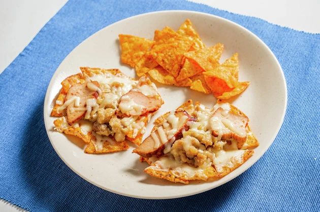 【B級フード研究家・野島慎一郎のバカレシピ】肉まんの中身を具材に使ったドンタコス生地の激ウマピザ「秒で完成! ドンタコスピザ」