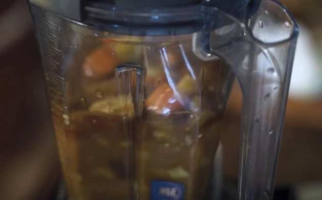 用意する食材の数を見ると大変に感じるが、そろえたらあとはミキサーで混ぜるだけ。野菜からお肉までなんでもOKの神ドレッシングだ!