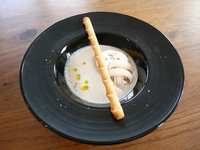 １０．器に盛り付けトッピングをしたらできあがり！