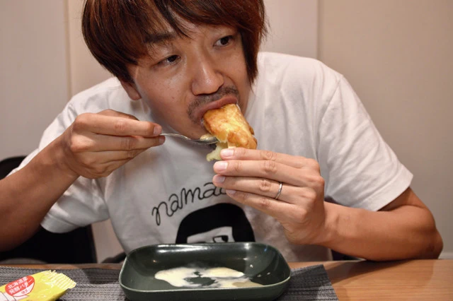 (5)急ぐ! (3)の手順が終わったら油から取り出し、大急ぎで食べてしまおう。アイスは当然すぐに溶けてしまう。ウルトラマンになったつもりで、3分を目標に一気に平らげよう!